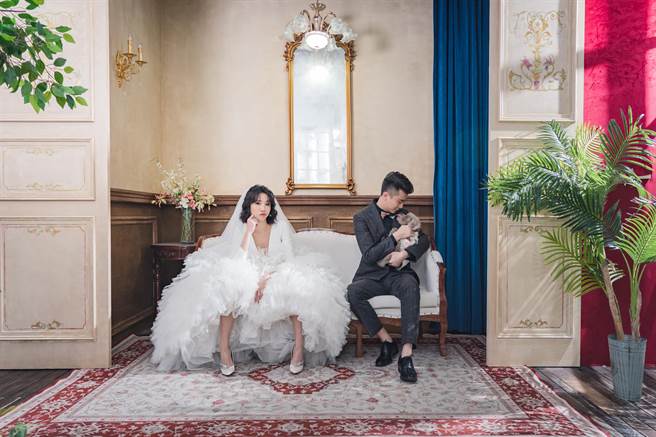 狗女儿猪妹成为夫妻俩之间的第三者，让大牙翻白眼。（韩国艺匠Artiz Studio提供）