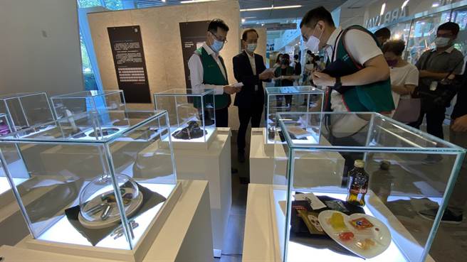 「解瘾－解开毒品上瘾的真相」特展在国资图开幕，将展至9月16日。（陈淑芬摄）