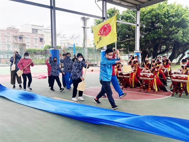 排练多时的「菜寮百年部落起大庙」儿童鼓乐音乐剧，宣布取消演出，改成线上播出。（林韵慈提供／刘秀芬台南传真）