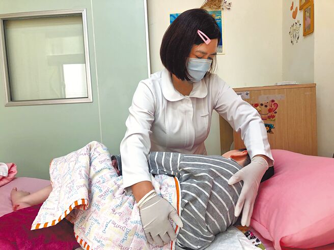 創世基金會表示，全台安養院須照顧約800位植物人，如今愛心捐款驟減，基金會憂心服務難維持。（創世基金會提供／吳佩蓉宜蘭傳真）