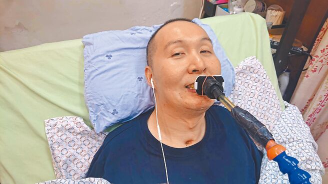 38岁李振全不仅是创作歌手还兼健身教练，有才华还有外型，在同侪眼中就是个帅哥才子。（程炳璋摄）