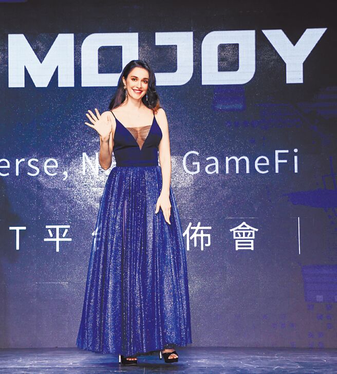 瑞莎产后身材恢復迅速，昨亮丽造型出席活动。（罗永铭摄）