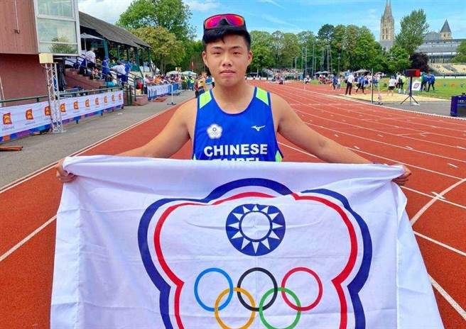 大里高中王思远掷出标枪银牌。（中华队教练胡文瑜提供）