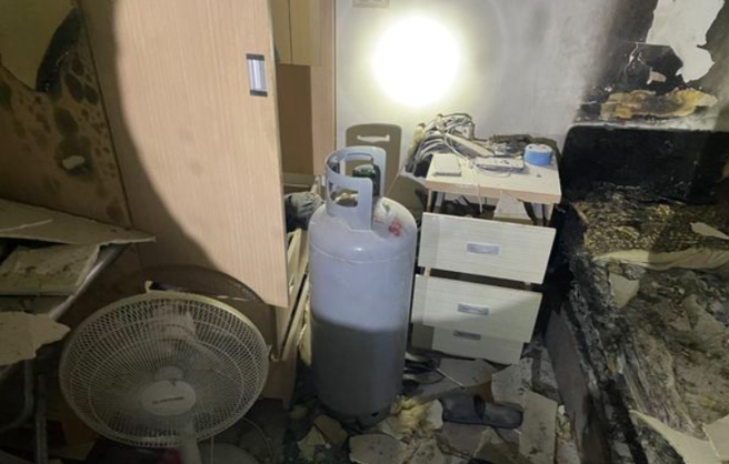 新竹湖口民宅气爆恐怖现场曝光！男遭炸昏瓦斯桶竟放床头。(民眾提供/戴志扬翻摄)