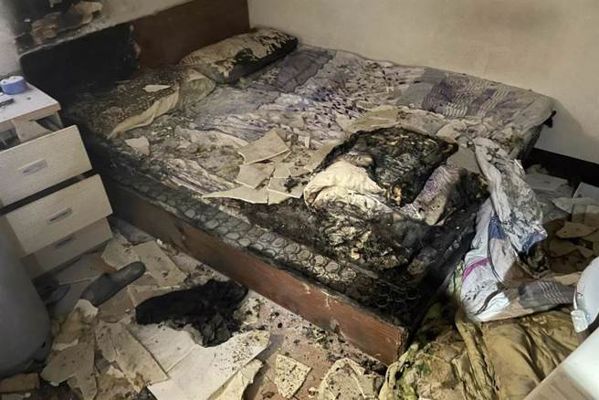 新竹湖口民宅气爆恐怖现场曝光！男遭炸昏瓦斯桶竟放床边。(罗浚滨翻摄)