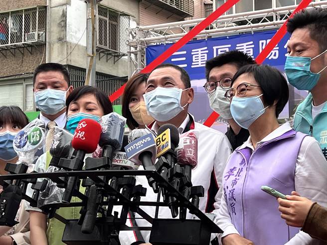 蔡英文却没有到重灾区双北，选择接连先到新竹、桃园视察。侯友宜今（21）日被问到相关看法时，没有太多情绪，仅强调自己会承担一切，继续守护市民健康。（李奇叡摄）