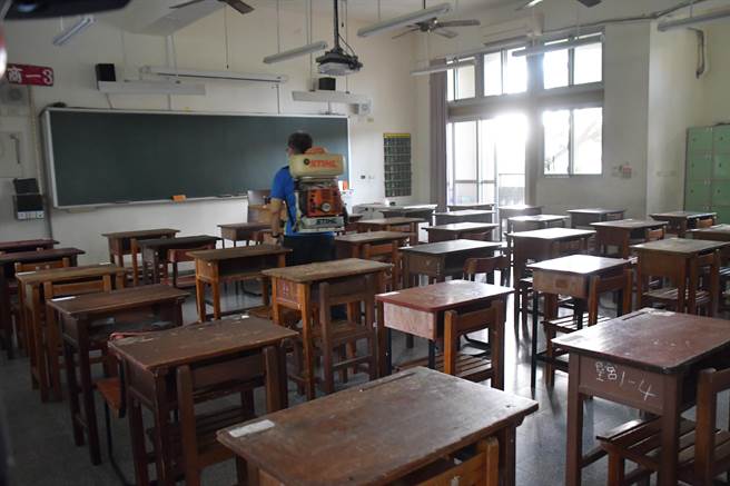 彰化共准备14的考场学校，过去每间试场最多42人，现在则降到36人，14考场共有341间试场，包括28间突发伤病应考，174间第二类防疫考场。（县府提供／吴建辉彰化传真）