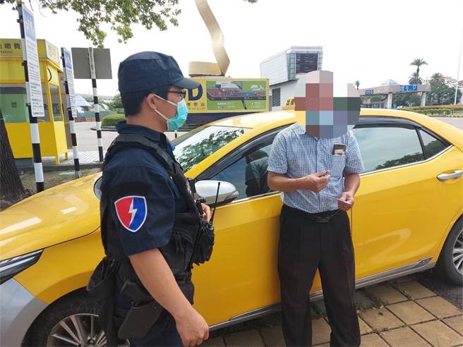 李男从台南衝到高雄，只为帮领包裹险遭诈骗。（翻摄照片／高雄洪靖宜传真）