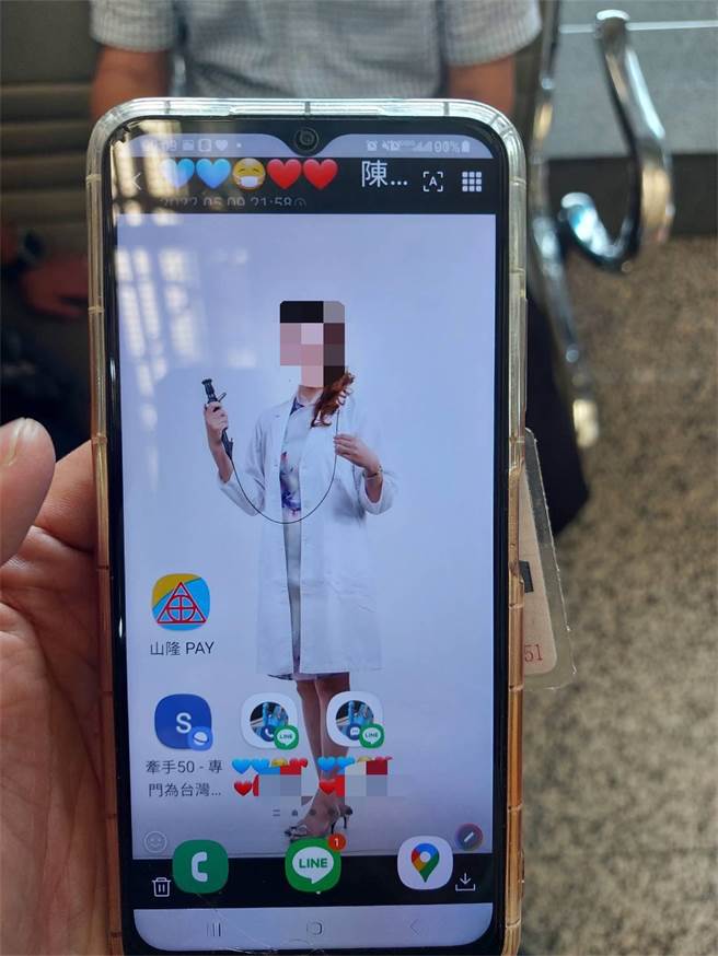 李男称从网路认识一名无国界女医师，但警方一看就知道是诈骗集团手法。（翻摄照片／高雄洪靖宜传真）