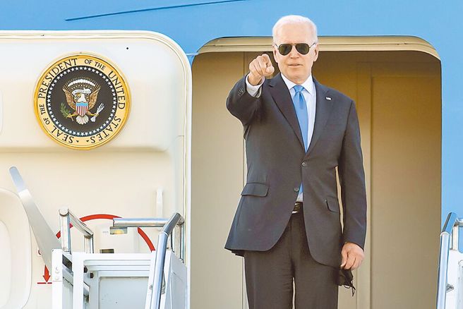 美國總統拜登啟程展開上任後首次亞洲行，六天行程中將會晤韓日兩國領袖，並強化印太區域經濟合作。（圖／美聯社）