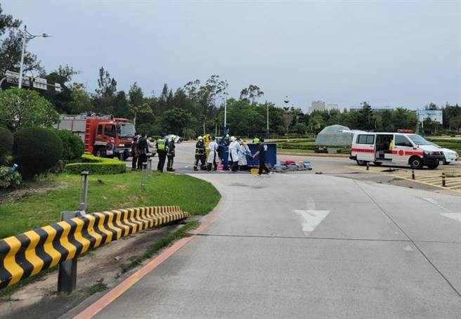 警方據報趕抵現場，迅速排除事故及疏導交通。（警方提供）