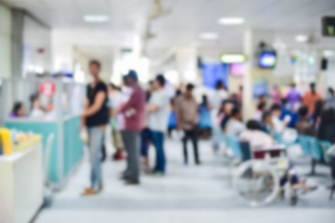 妈妈带着三个孩子衝急诊，其中年纪最小的孩子突然开始抽搐，让她当场吓哭。（图／shutterstock）