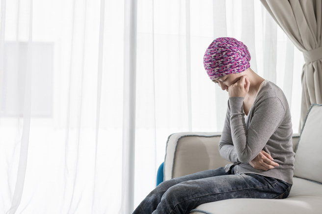 韓國21歲YouTuber「꾸밍」去年被診斷出罹癌，如今她做了11次化療，頭髮也全掉光，但近日病情惡化，恐怕只剩1周至1個月的壽命。(示意圖/達志影像)