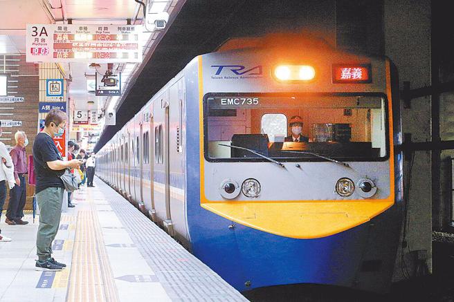 一名台铁员工表示薪水不够买房，因此转战高考。（示意图/翻摄自中时新闻网）

