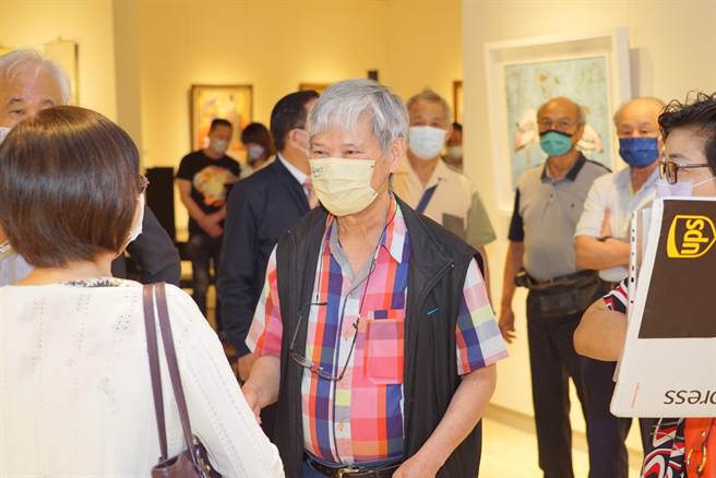 來自彰化縣田中鎮的藝術家陳朝寶老師，在遊歷世界後首度回到故鄉彰化開展，看陳朝寶如何從一個鄉下立志當「觀音漆」師傅的年輕人，到被法國列入百大華人畫家之林的世界級畫家。（吳建輝攝）