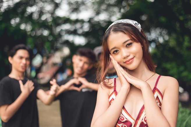 天蠍座、水瓶座及處女座若被人猛烈追求，反而會覺得有壓力，因此選擇遠離對方。(示意圖/達志影像)