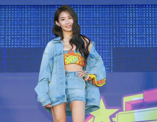 郭书瑶昨表示，已单身2年多，520没有去约会聚餐，反而一整天都去陪伴刚失恋的好姊妹疗伤。（粘耿豪摄）