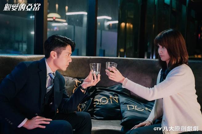 曾沛慈藉機邀胡宇威喝酒。（八大提供）