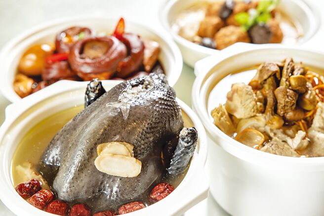 晶华「抗疫战备存粮箱」有「冷冻囤货组」、「常温囤货组」、「冷冻牛肉麵组」和「常温牛肉麵组」四大类别。图／业者提供