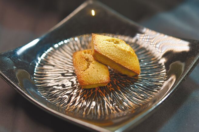 〈开心果费南雪〉图／姚舜