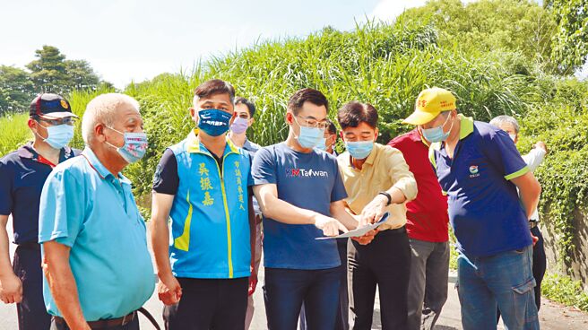 新社区水井、崑山等区域由于地处偏远，30年无灌溉用水可用，立委江启臣20日前往会勘。（陈淑娥摄）