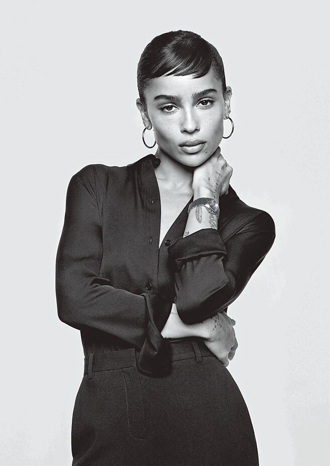 電影《蝙蝠俠》中飾演「貓女」一角的柔伊克拉維茲（Zoe Kravitz）受邀擔任歐米茄代言人。（OMEGA提供）