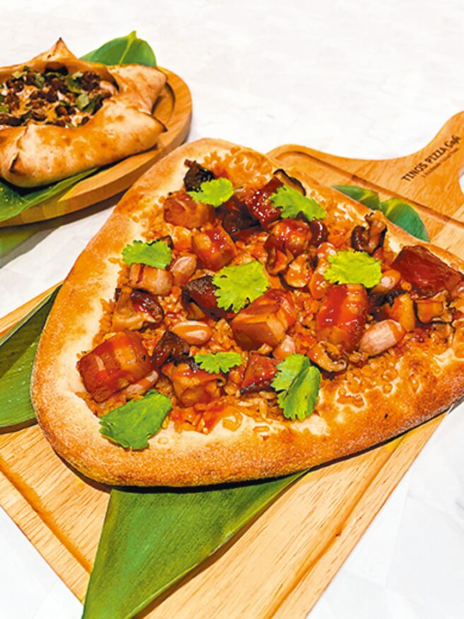 堤诺义大利比萨将古早味肉粽结合进义式比萨推出「五花肉粽比萨」（见图）。（堤诺义大利比萨提供）