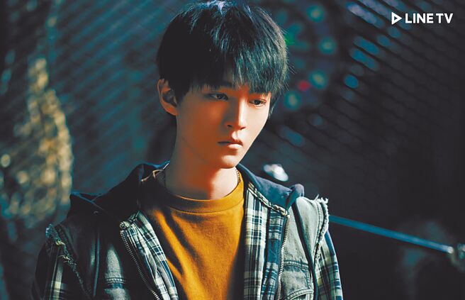 流量男神王俊凯在剧中扮演天才大学生，圈粉无数。（LINE TV提供）