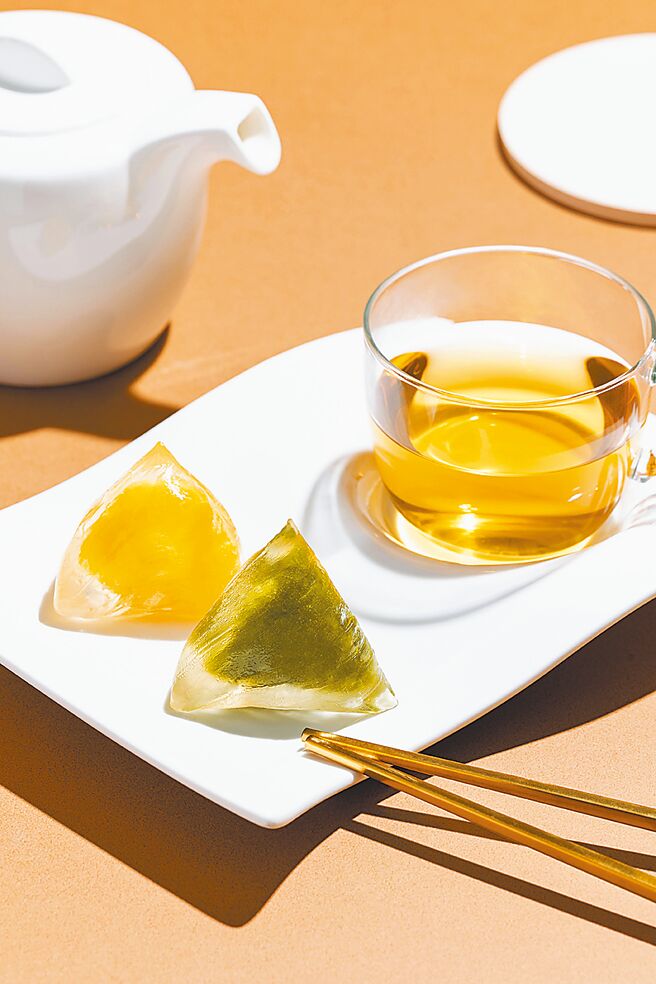 凱撒飯店連鎖首度推出外皮冰涼、口感Q彈的冰粽，是過節的新選擇。（凱撒飯店提供）