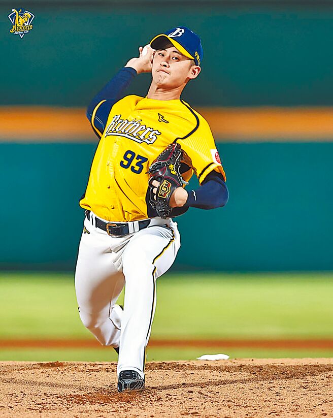 中信兄弟投手吴哲源昨主投7局没失分，拿下本季第2胜。（中信兄弟提供）