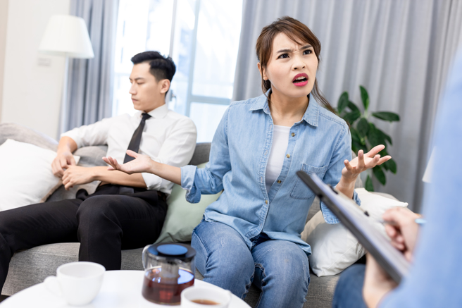 男友突说要和外籍女子假结婚，超瞎理由让她无法接受。（示意图/Shutterstock提供）