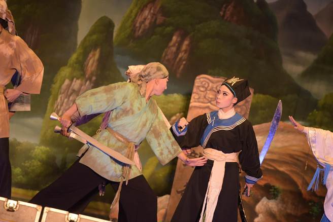 2022台中妈祖国际观光文化节「宫庙风华」，明华园日字戏剧团演出。(台中市政府提供)