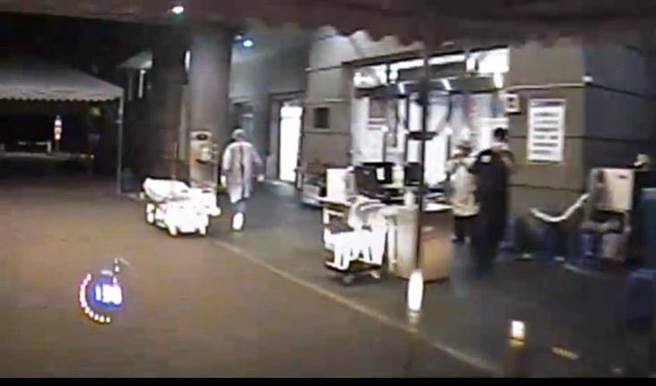 嘉義縣消防局大林分隊救護車緊急將38周孕婦送往大林慈濟醫院接生。（呂妍庭翻攝）