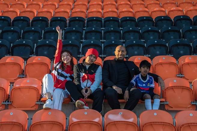 黄明志新单曲〈像他一样〉以世界足坛英雄为故事主轴。（亚洲通文创提供）