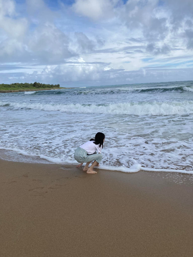 对一般人来说走到海边没什么，但汤佩姿却只能待3~5分钟，令人无限鼻酸。(图/汤佩姿 FB)