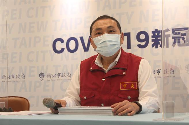 新北市长侯友宜表示，新北今新增2万698例确诊。（陈慰慈摄）
