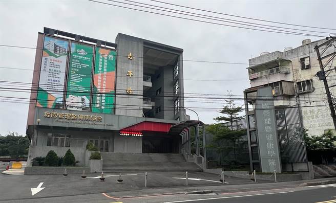 经国管理暨健康学院护理系高年级部分课程恢復实体。（陈彩玲摄）