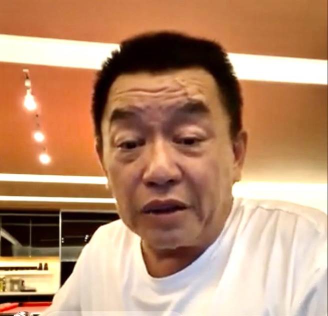 网红「廖老大」不满饮料店被稽查，21日在脸书直播怒呛台中市卫生局，疑影响网友打爆或瘫痪卫生局电话。（摘自廖老大脸书／卢金足台中传真）