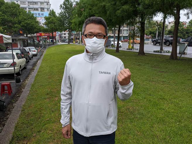 民進黨今（22）日進行黨職選舉，改選黨部主委、全國黨代表及縣黨員代表，其中花蓮縣黨部主委由嚴献宗當選，面對花蓮雖屬綠營艱困選區，他強調，只要努力，不會永遠艱困。（民進黨花蓮縣黨部提供／羅亦晽花蓮傳真）