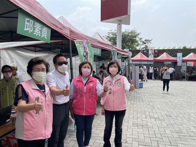 民进党党职改选今天登场，受疫情影响，台中市投票人潮冷清。(林欣仪摄(