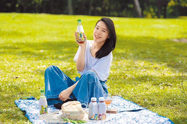 沁凉消暑疗癒一夏，惜惜康普茶全新口味「青梅气泡」登场。图／恒永行销提供