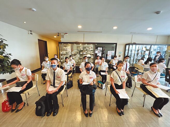 台湾虎航重启空服员招募，昨日有逾1000名考生参加初试甄选，到考率将近9成，录取者将于下半年分批报到受训。（虎航提供）