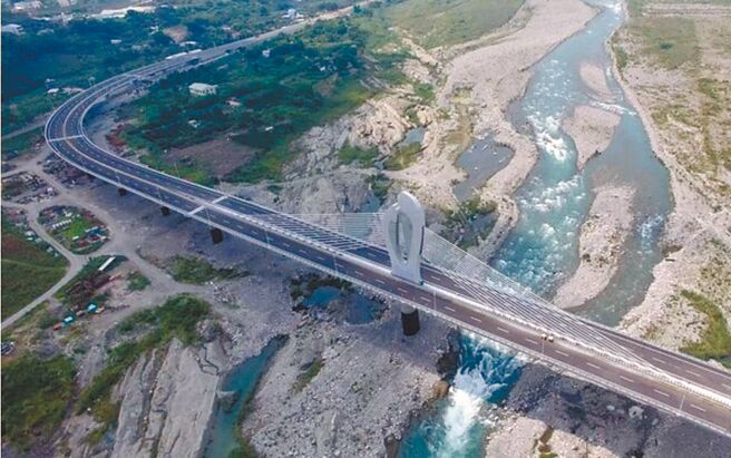 台中市府推动「东势─丰原生活圈快速道路工程」，分别在丰原、石冈举办工程说明会。（市府提供／林欣仪台中传真）