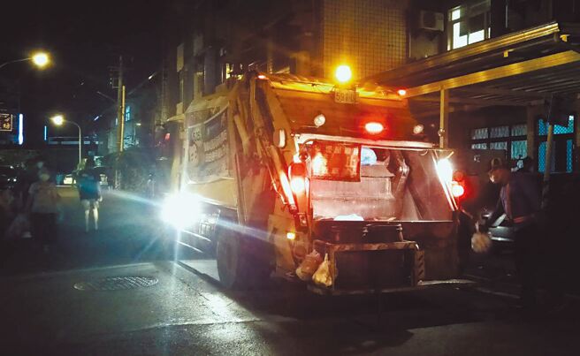 配合崁頂垃圾焚化爐調漲費用，屏東市公所也於近日拍板，將調高一般事業廢棄物收費達原先1.86倍。（林和生攝）