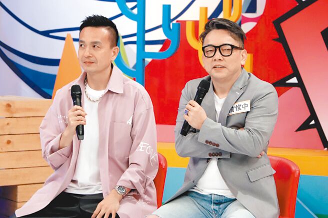 詹惟中（右）在《同学来了》指控小钟重色轻友。（中天综合台提供）