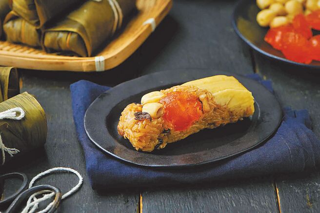 SOGO復興館「真的好海鮮餐廳」真的好手工湘蓮粽，單顆120元。（SOGO提供）