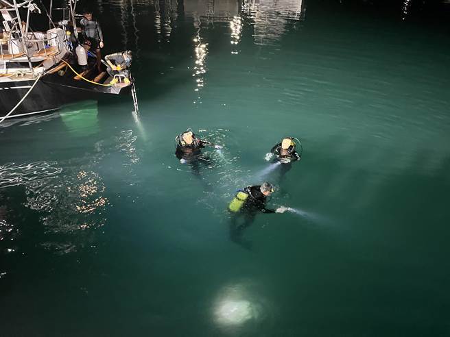 消防局獲報後漏夜搜救中。（宜蘭縣消防局提供／吳佩蓉宜蘭傳真）