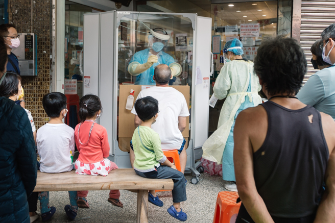 成大医院小儿胸腔暨重症科主任王玠能表示，该名男童在家中出现上吊、四肢抽动等状况，甚至向妈妈说在厕所看到妖怪，附身到自己身上，妈妈紧急送医，经过5天后仍抢救不治。（图／示意图，记者郭吉铨摄影）
