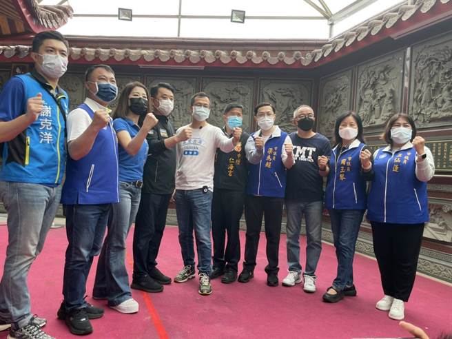 前台北市议员罗智强展开「祈福走桃园倾听人民苦」行脚，聚集党籍市议员出席力挺活动。(吕筱蝉摄)