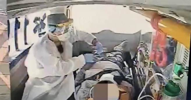 桃园芦竹区广明实业19日发生工安意外，有工人自6米高厂房触电坠地死亡。（陈梦茹翻摄）